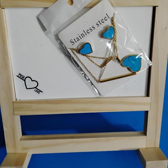 NEW- LAYERED CHAIN -SET HEART AND LINE ROAD THEME - Picture 2 of 4